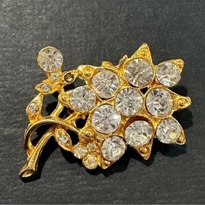 Vintage RHINESTONE Leaf Spray GOLD TONE BROOCH Pin